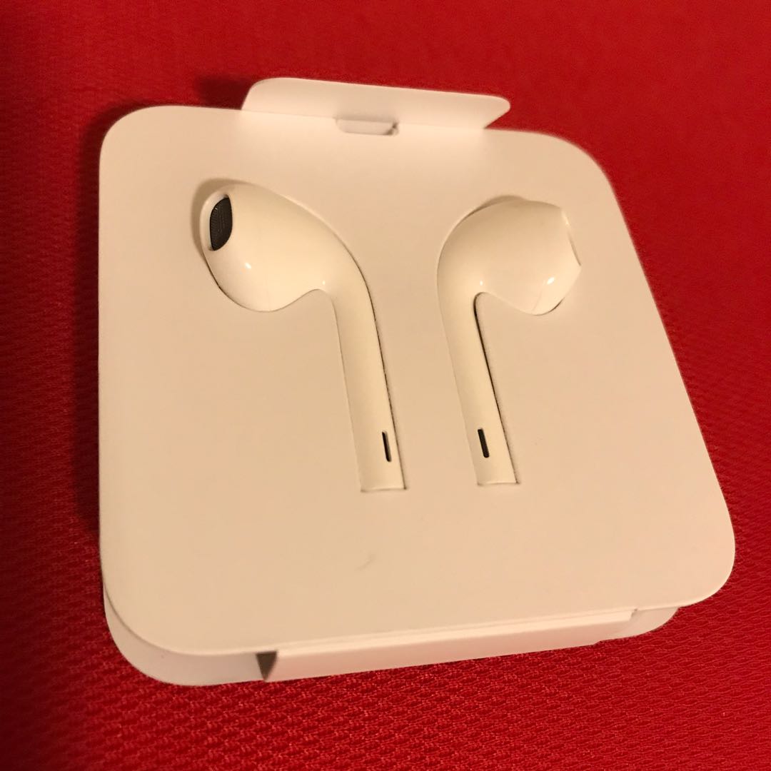 Brand New Apple Earphone 23 only, Audio, Earphones on Carousell