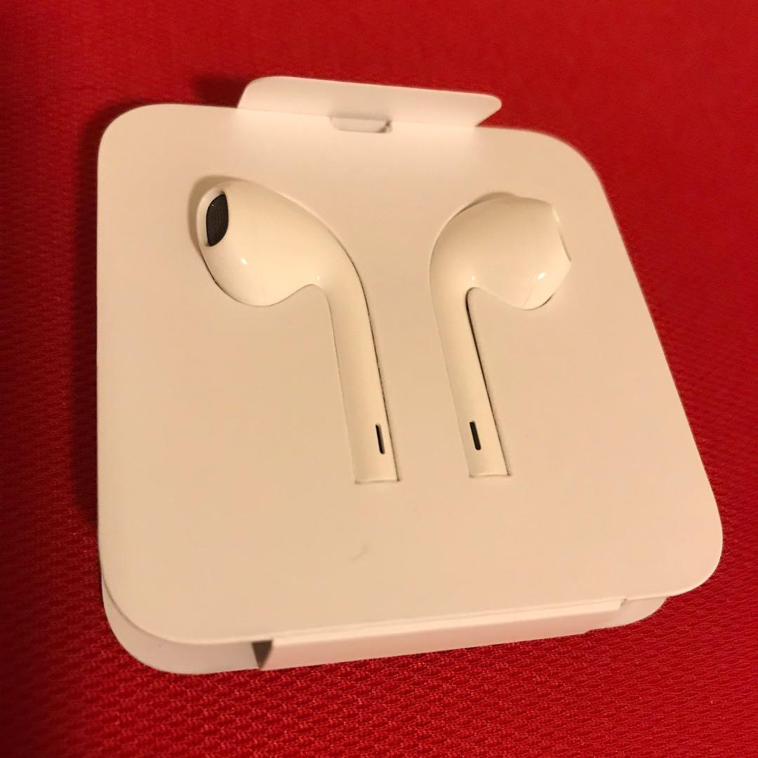 Brand New Apple Earphone 23 only, Audio, Earphones on Carousell