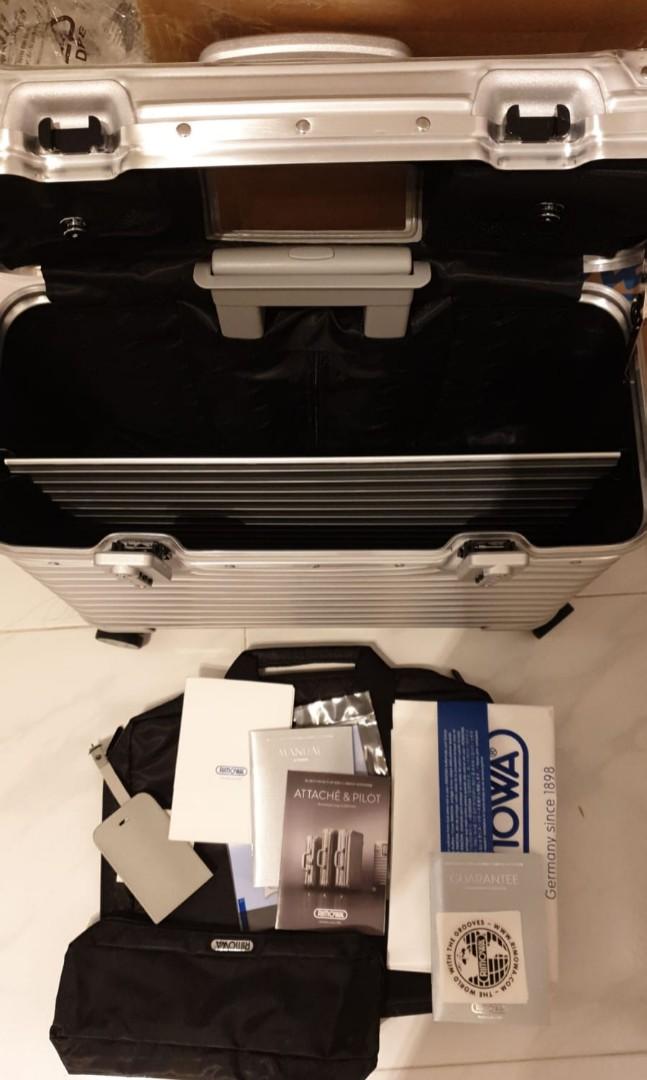 rimowa topas pilot