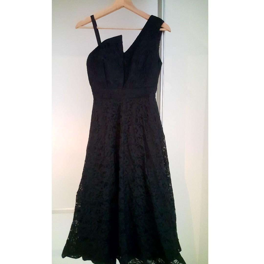 Isabella | Elegant Black Midi Dress with Sleeveless Design - Lumina
