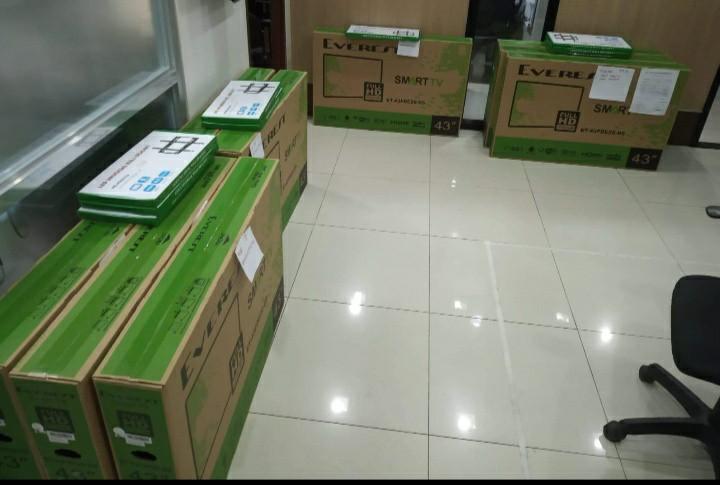 everest 43 smart tv
