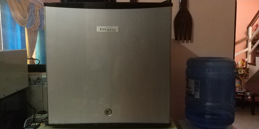 Everest Mini Refrigerator, TV & Home Appliances, Kitchen Appliances