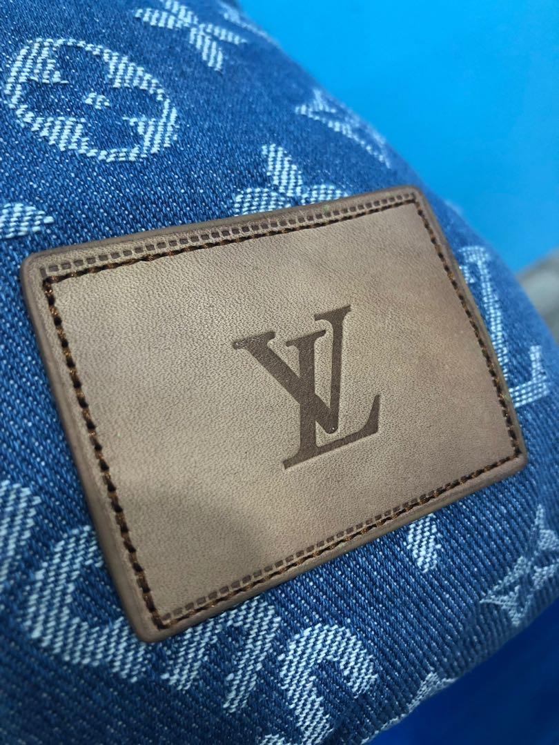 Louis Vuitton X Supreme Blue Denim Pillow ( HK AAA ), Men's Fashion, Bags,  Belt bags, Clutches and Pouches on Carousell