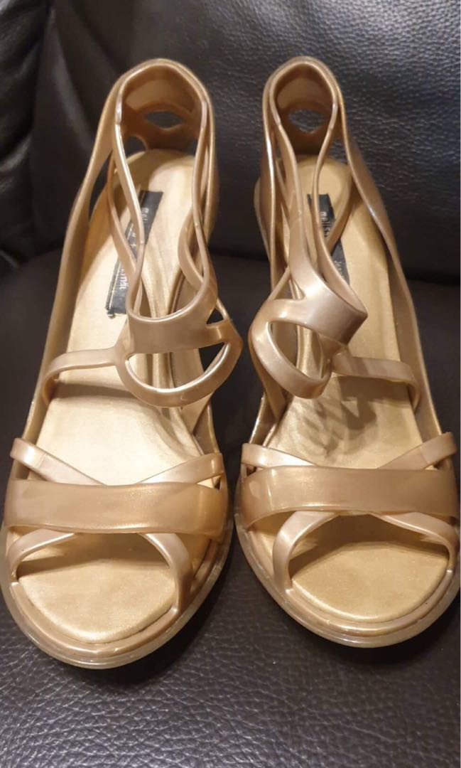 MELISSA, Women's Fashion, Footwear, Flats & Sandals on Carousell