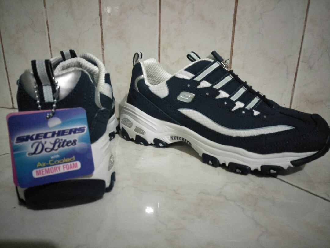 skechers zip along