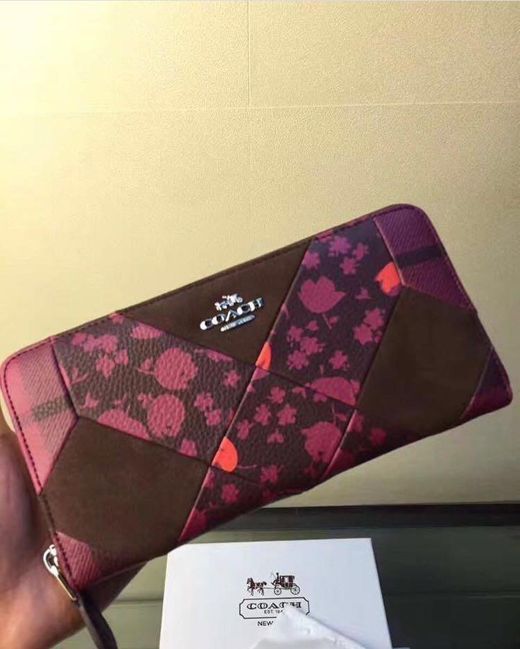 Authentic Coach Wallet (Category: Wallets & Card holders) located in Mandaluyong City. Submitted by mesty21 (Listing ID 193833823, Image 1). Description: .