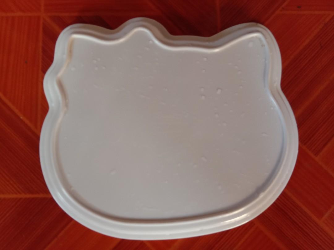 Hello Kitty and Jolibee plate bundle (Category: Weaning & Toddler Feeding) located in Manila. Submitted by raid.my.closet. (Listing ID 224033223, Image 3). Description: bundle only 100 each item.