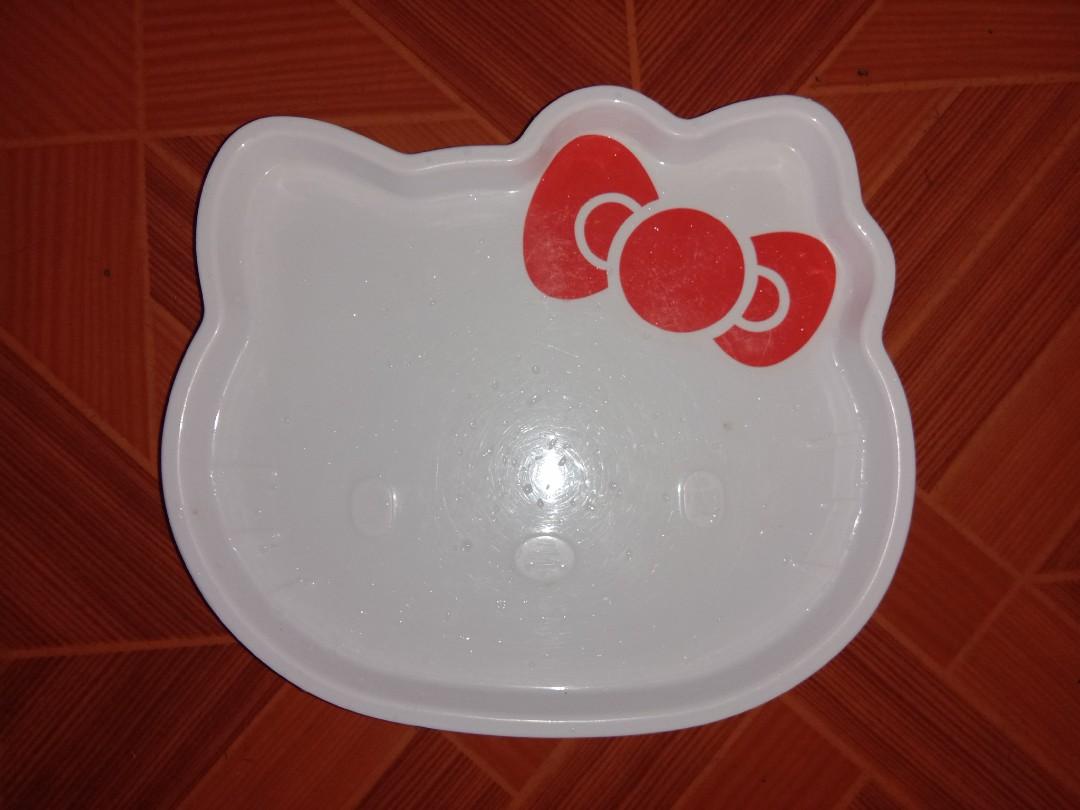 Hello Kitty and Jolibee plate bundle (Category: Weaning & Toddler Feeding) located in Manila. Submitted by raid.my.closet. (Listing ID 224033223, Image 2). Description: bundle only 100 each item.