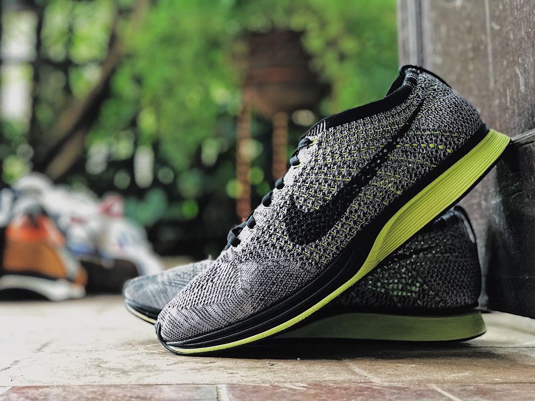 Nike flyknit sales racer oreo volt