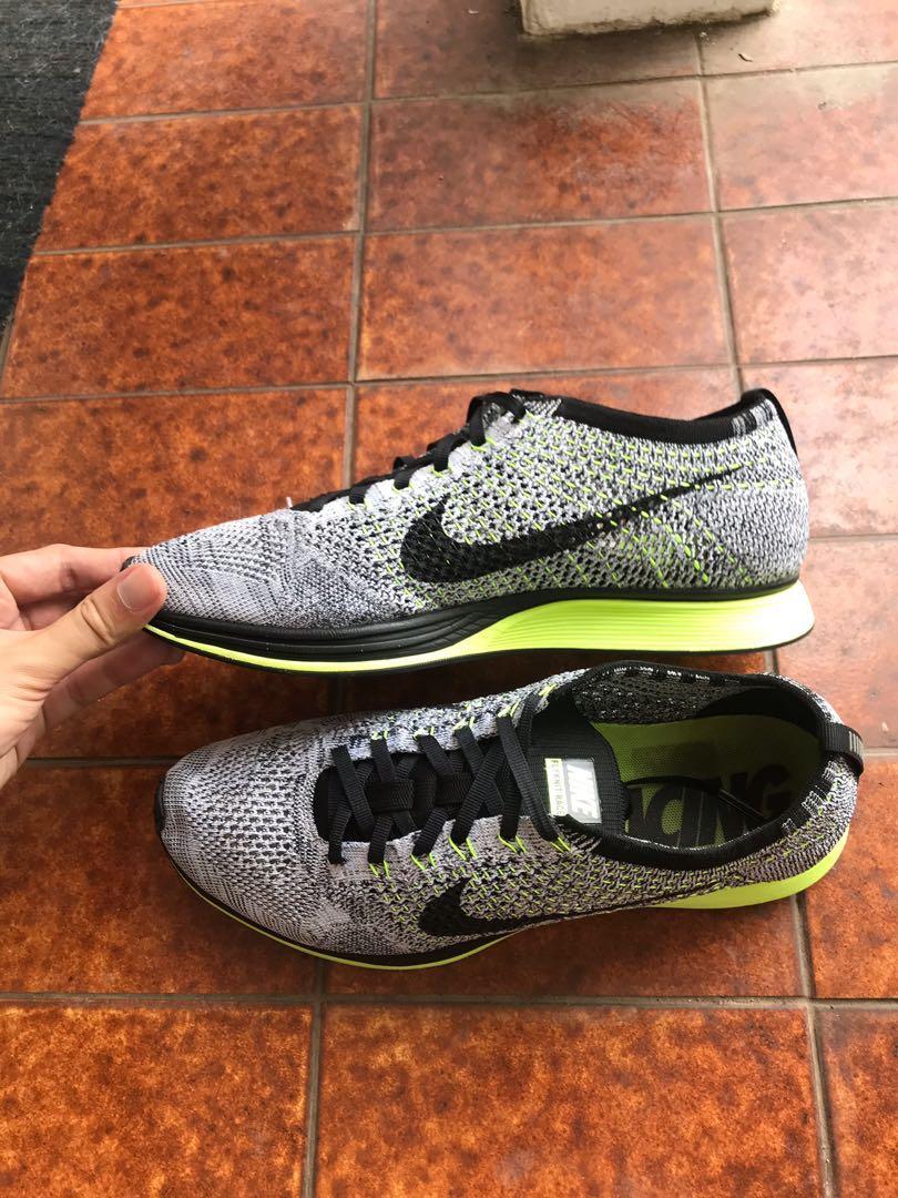 nike flyknit racer oreo volt