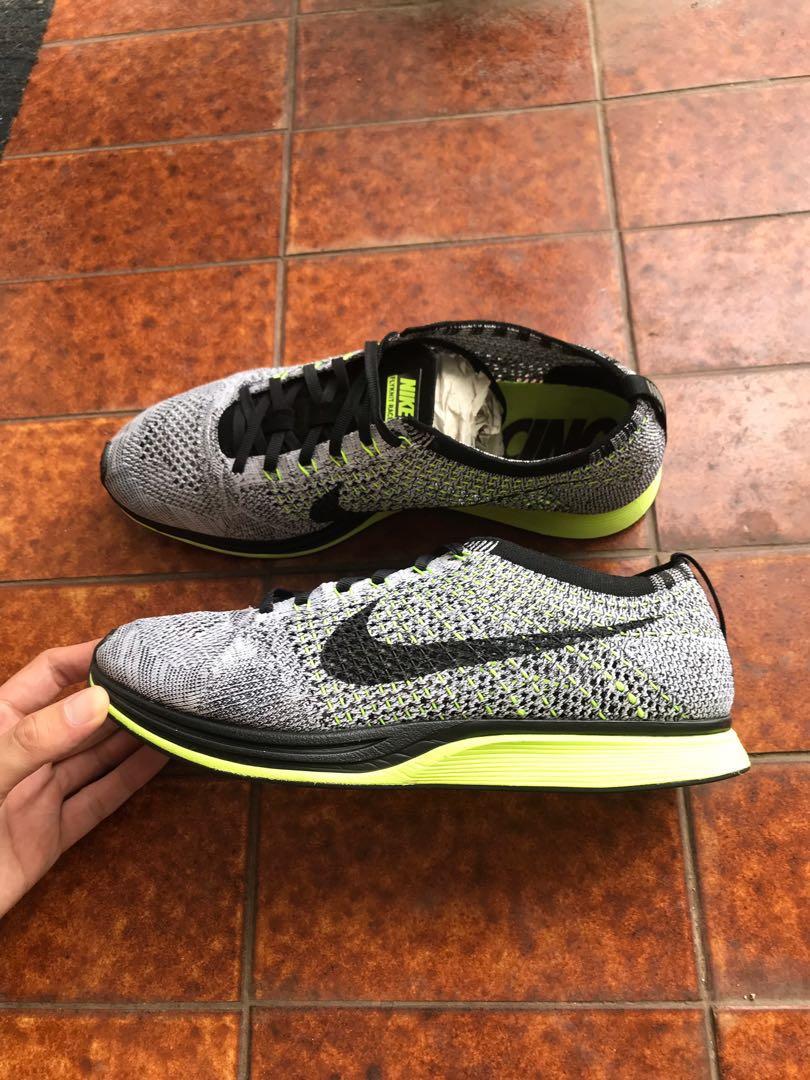 nike flyknit racer oreo volt