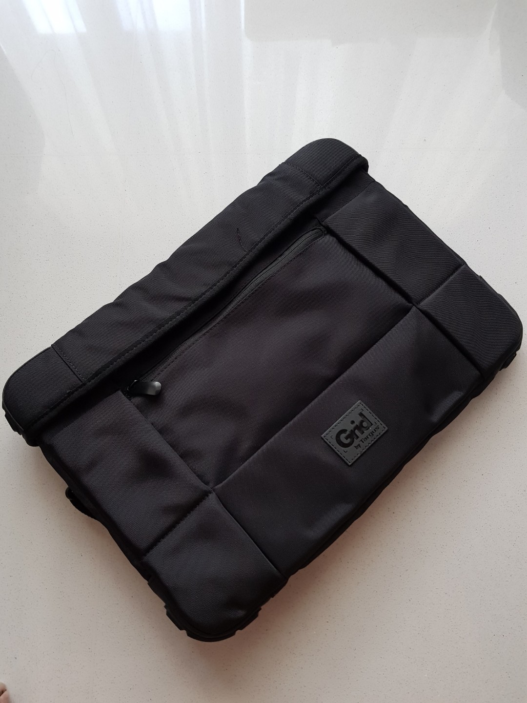 Targus Grid Slim laptop bag/sleeve, Men's Fashion, Bags, Sling Bags on