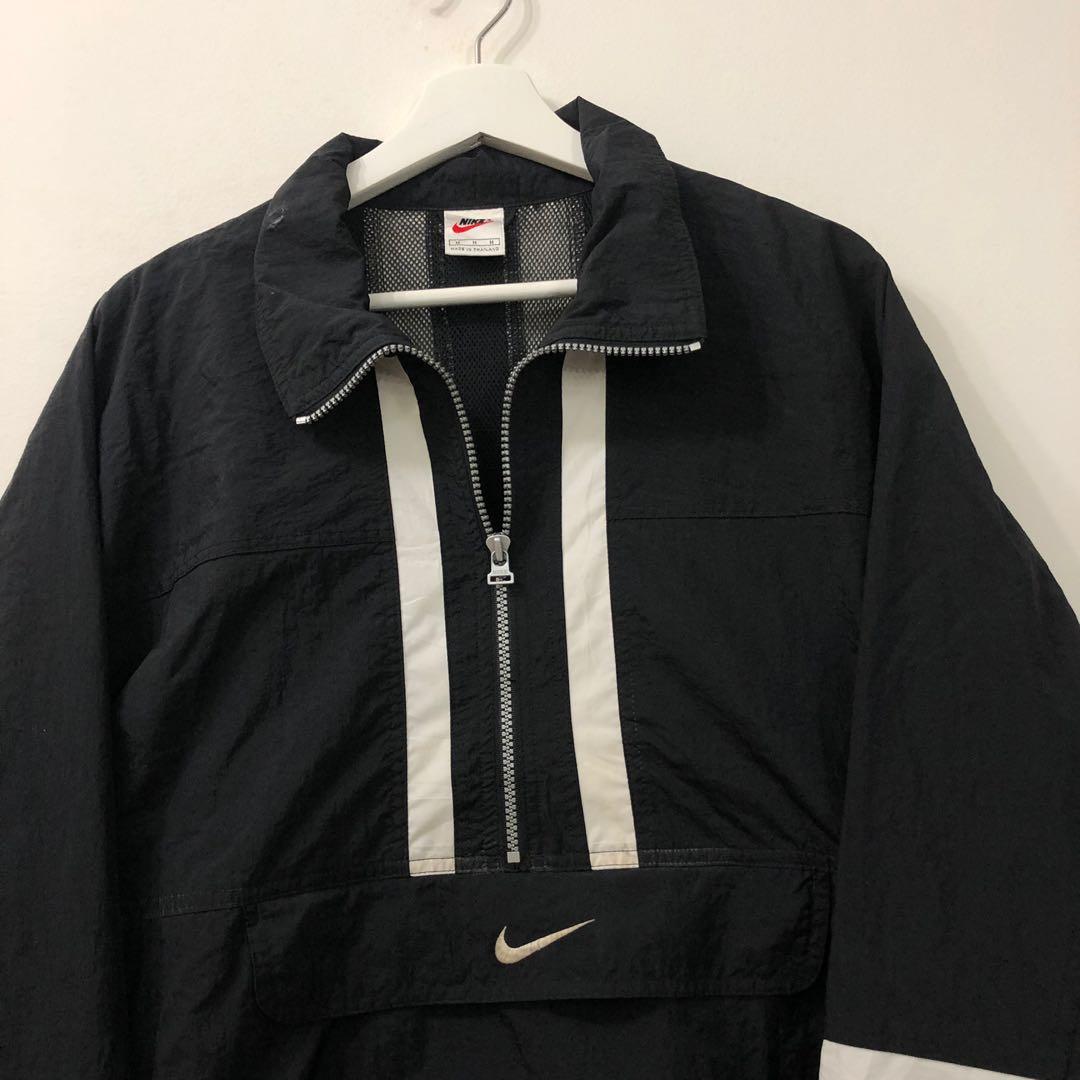 nike windbreaker with front pocket