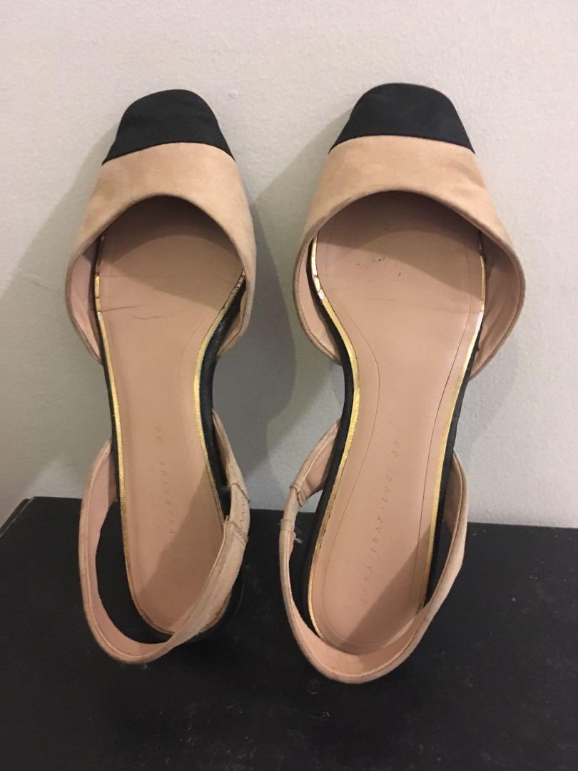 Zara Trafaluc Sling back size 38 (Category: Flats & Sandals) located in Quezon City. Submitted by everythingnewph (Listing ID 224013433, Image 2). Description: Due to pregnancy my size got bigger No flaws :) Just need cleaning! Super nice and comfy! Bought last September 2018 for the original price of 1,700 pesos..