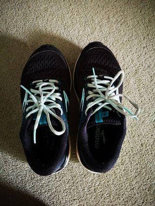 BROOKS RUNNING SHOES