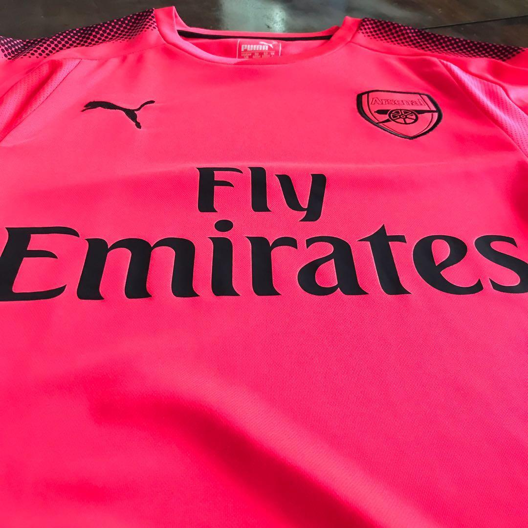 Arsenal pink shop goalkeeper kit