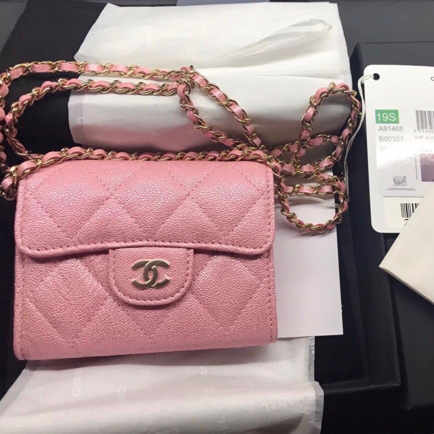 DD$1700 Chanel Iridescent Pink Clutch with Chain, Women's Fashion, Bags &  Wallets, Cross-body Bags on Carousell