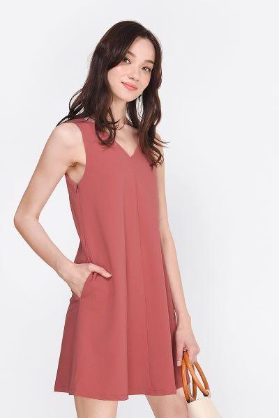 Fayth (Category: Sleeveless) located in Singapore. Submitted by heyla123 (Listing ID 222015190, Image 4). Description: Fayth dara shift dress. Bought at 35.90 Brand new with tag Bought the wrong size. Free normal mail .