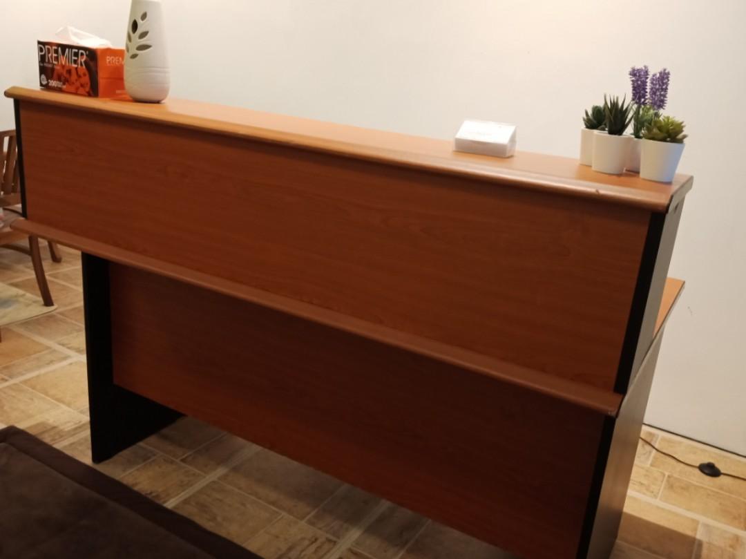 Meja kaunter + kerusi, Furniture & Home Living, Furniture, Chairs on