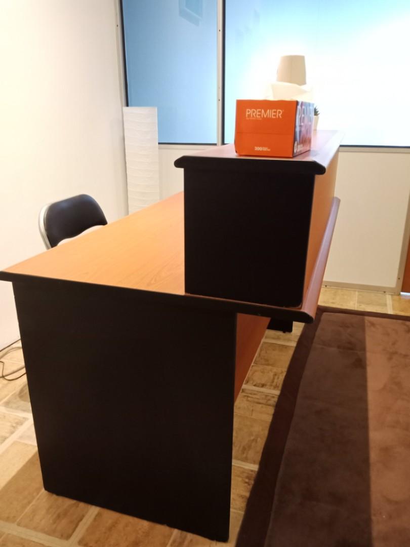 Meja kaunter + kerusi, Furniture & Home Living, Furniture, Chairs on