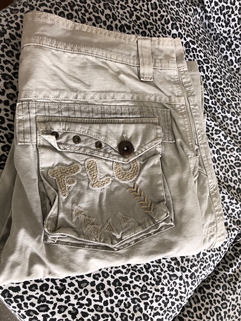 jeans with many pockets