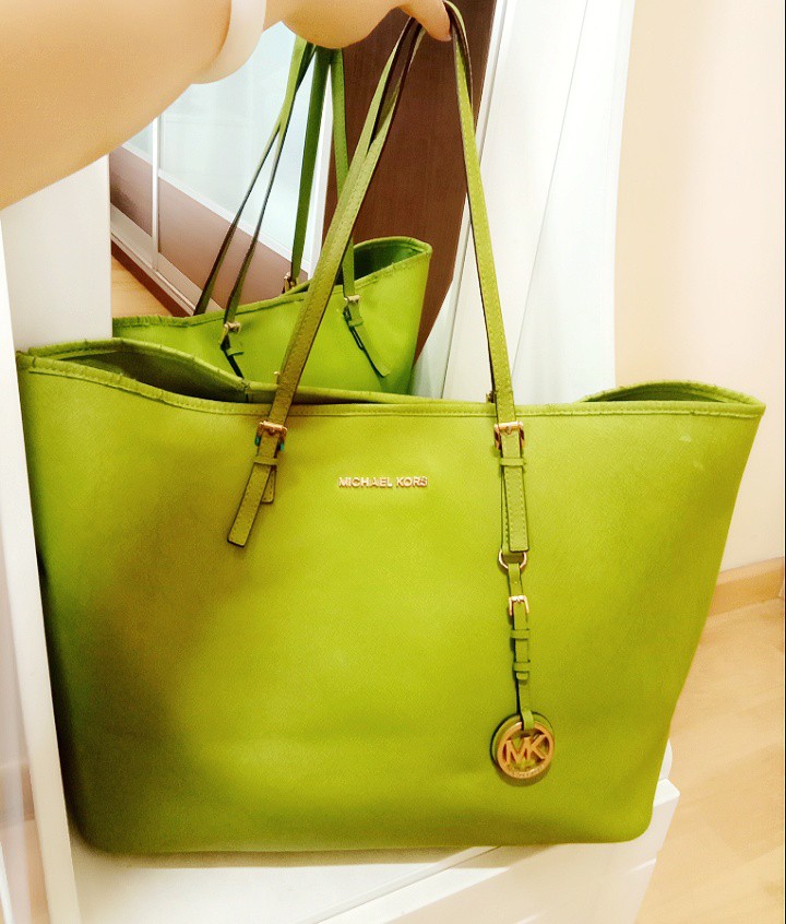 Authentic Michael Kors Jet Set Tote In Lime Green #EST50, Luxury, Bags &  Wallets on Carousell