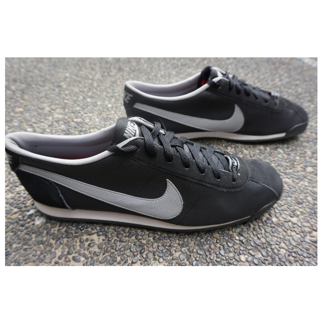 Nike Riviera Shoes Sneakers (Category: Sneakers) located in Makati City. Submitted by luthienbabe (Listing ID 224278557, Image 2). Description: Nike Riviera Black Leather In great condition. Comes with box. RFS: No longer used. Payment: BPI, Meet ups, Palawan Express Please ask all questions as I don't accept cancellations and returns. No rush shipping. Item will be ship out 1-2 days after payment. Delays are not fault of the seller but I will he