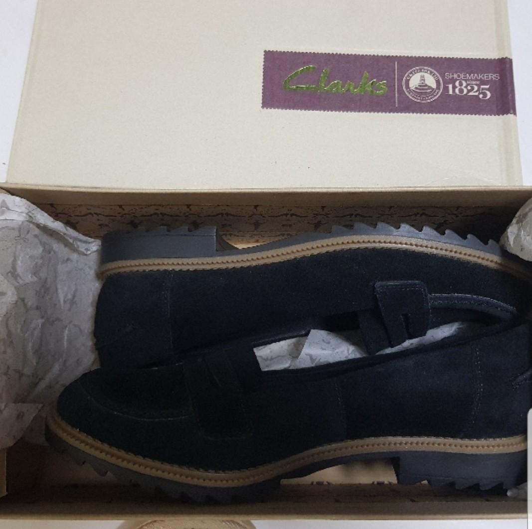100% new Clarks shoes size 8 1/2, Women 