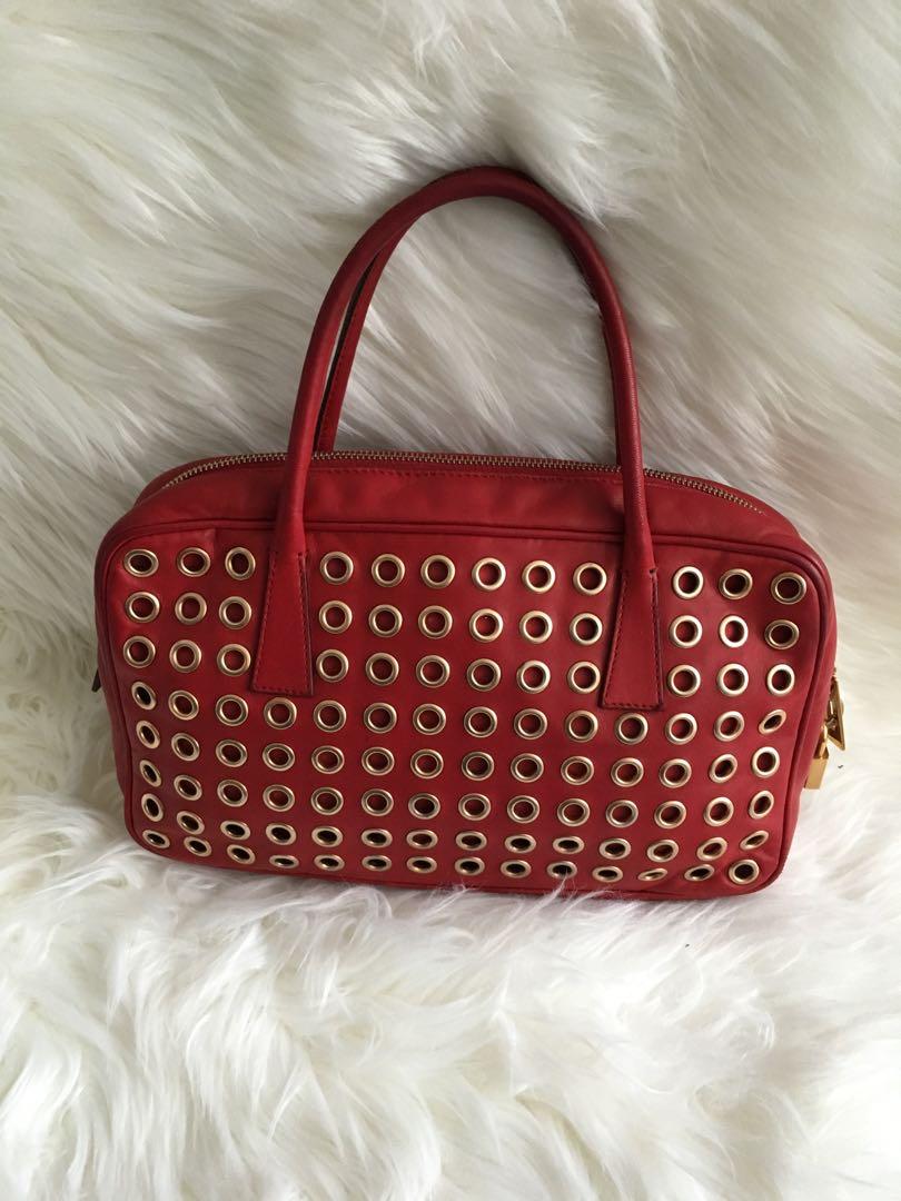 Authentic Prada bag (Category: Bags & Wallets) located in Toronto. Submitted by aryabird (Listing ID 224351579, Image 2). Description: In good condition .