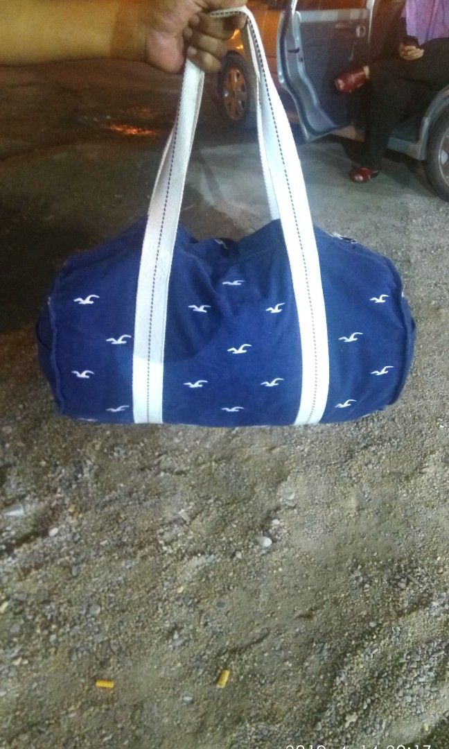TRAVEL BAG HOLLISTER CALIFORNIA Men s Fashion Bags Belt bags
