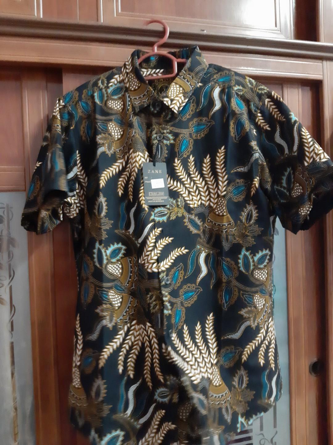 Baju Batik Lelaki (saiz M), Menu0027s Fashion, Clothes, Tops on Carousell