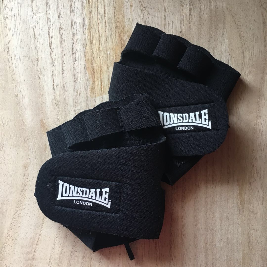 Lonsdale gym gloves deals