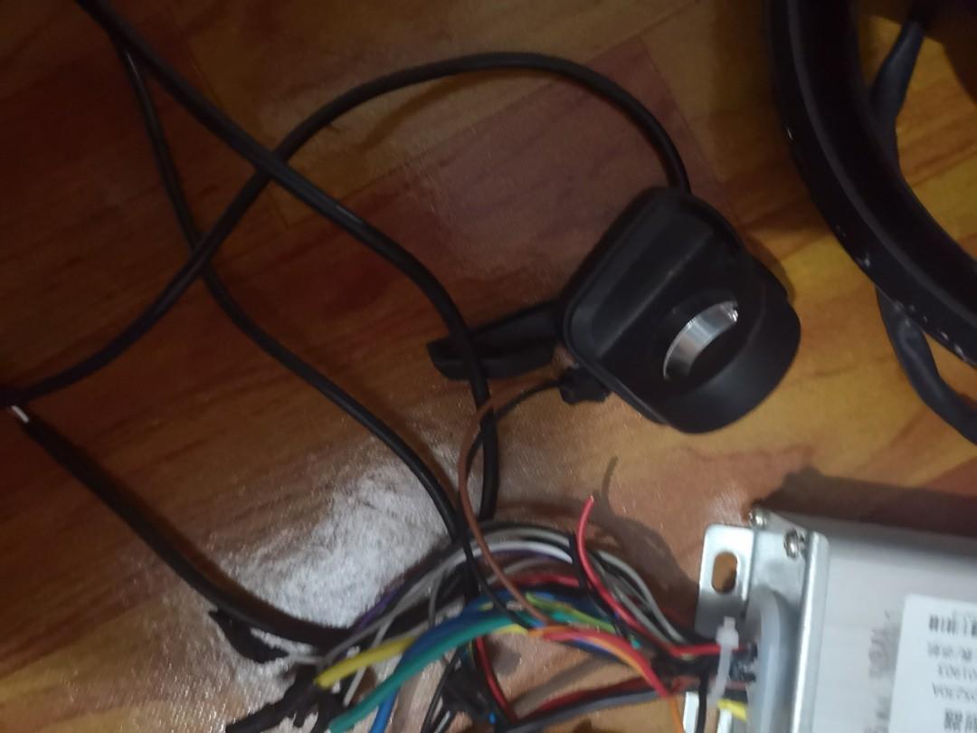 Controller 30a (Category: E-Scooters & E-Bikes) located in Singapore. Submitted by vaporguy (Listing ID 224300603, Image 2). Description: Selling 52v 30a controller - $60 Wuxing brand new -$15 52v lcd - $40 36v 350 geared motor - $70 Take all for $150 Previously used on my fiido 60v Can run up to 44km/hr Reason for selling. Upgraded to 1.5k motor and yyk 50a..