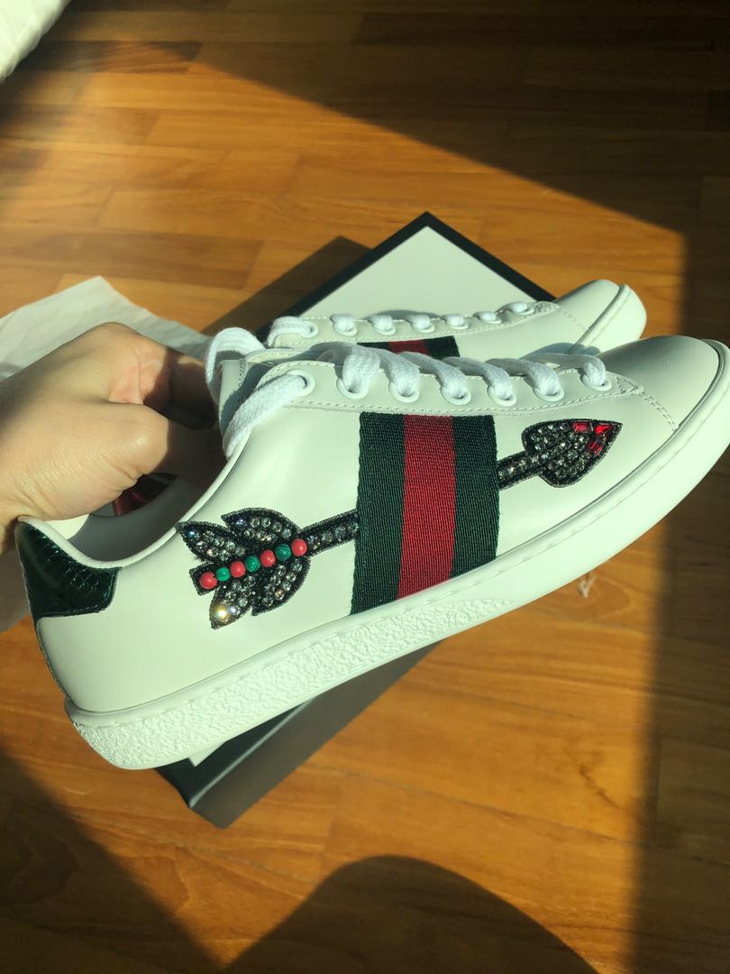 gucci sneakers with arrow