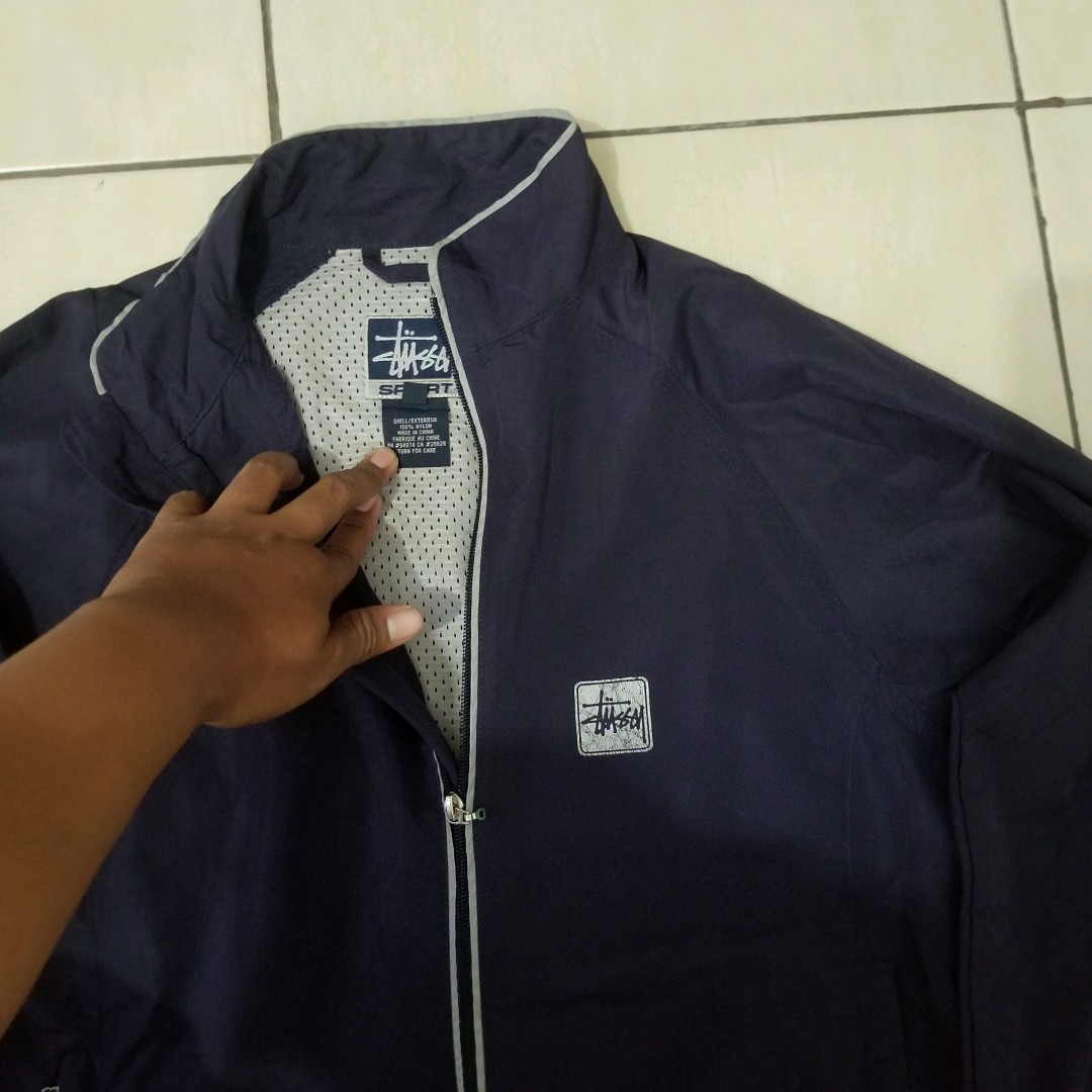 Jaket STUSSY original size L fit xl Fesyen Pria Pakaian Atasan
