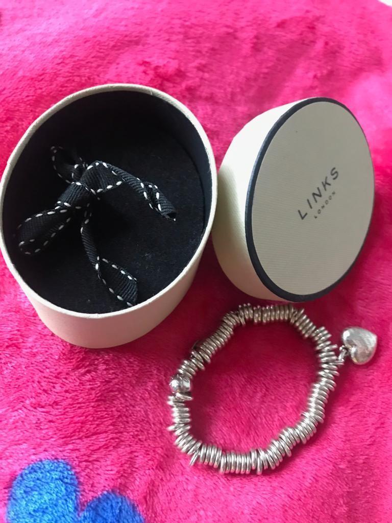 Links Of London Silver Bracelet With Heart Charm Women S Fashion Jewellery Bracelets On Carousell