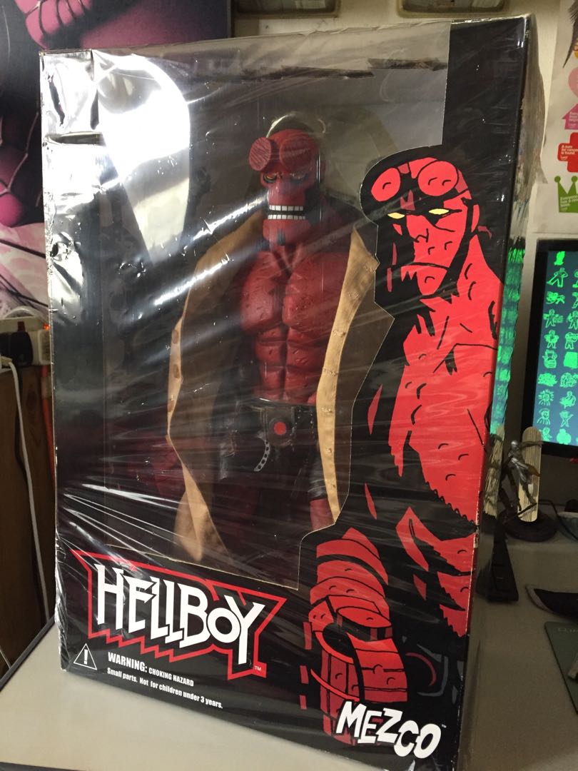 Hellboy mezco sales 18 inch
