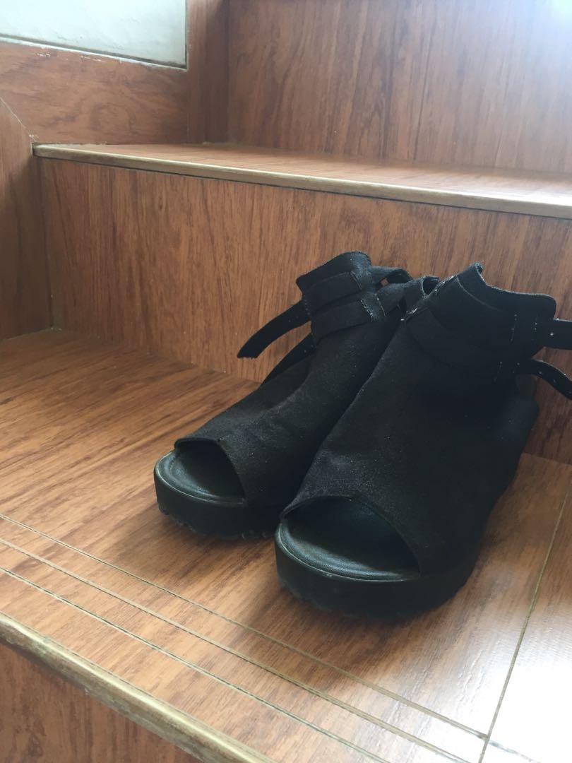 Sepatu Elizabeth Women S Fashion Women S Shoes On Carousell