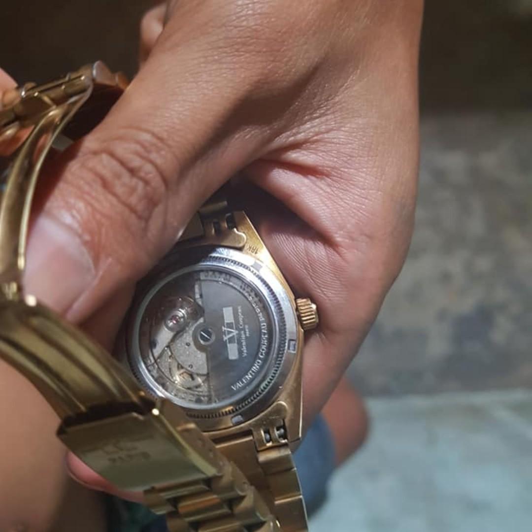 Valentino coupeau paris watch price deals
