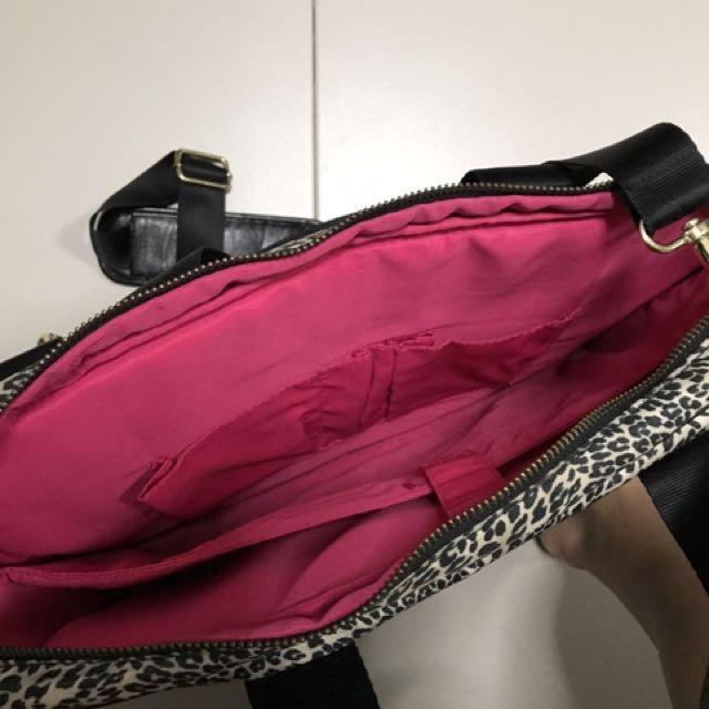 Victoria secret laptop bag, Women's Fashion, Bags & Wallets, Crossbody
