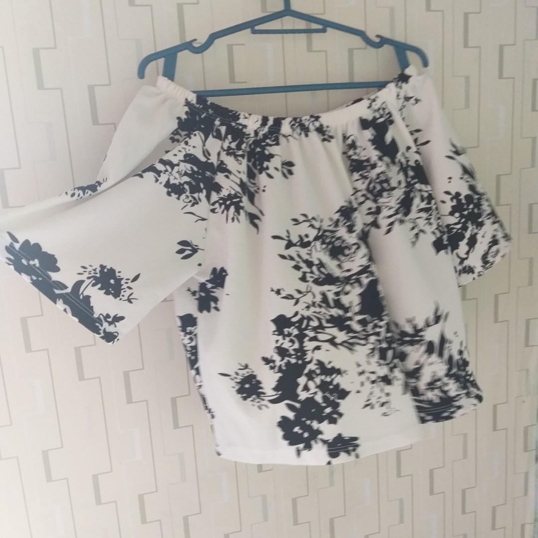 Repriced White and lack printed floral (Category: Others Tops) located in Manila. Submitted by jean2191 (Listing ID 224347929, Image 2). Description: .