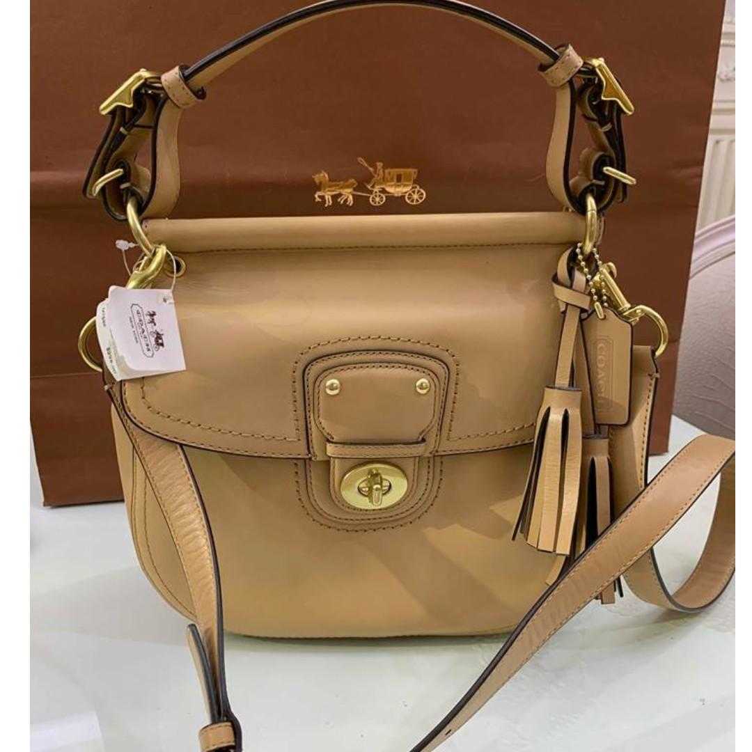BNWT AUTHENTIC COACH LEGACY WILLIS TAN LEATHER 2 TASSEL HANDBAG CROSS-BODY  PURSE 22382 , Luxury, Bags u0026 Wallets on Carousell