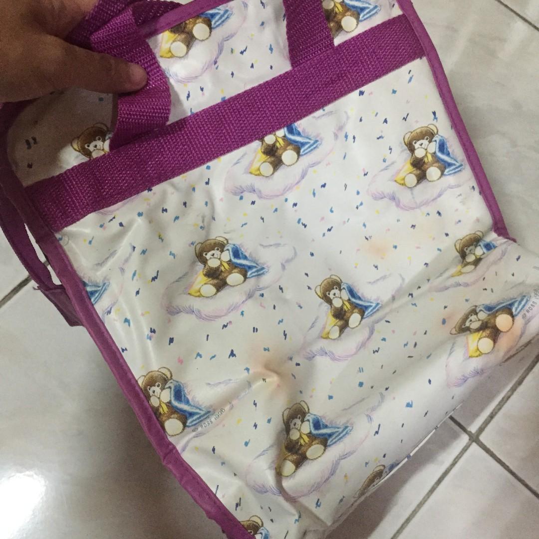Bottle bag (Category: Diaper Bags & Wetbags) located in Las Pinas. Submitted by totsandtoddsph (Listing ID 224495028, Image 1). Description: Bought abroad. No damage or holes. .