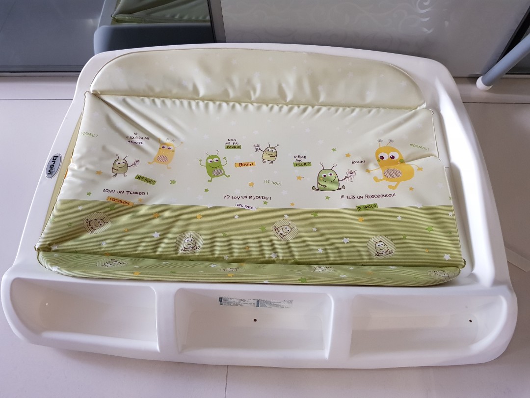 changing mats & trays