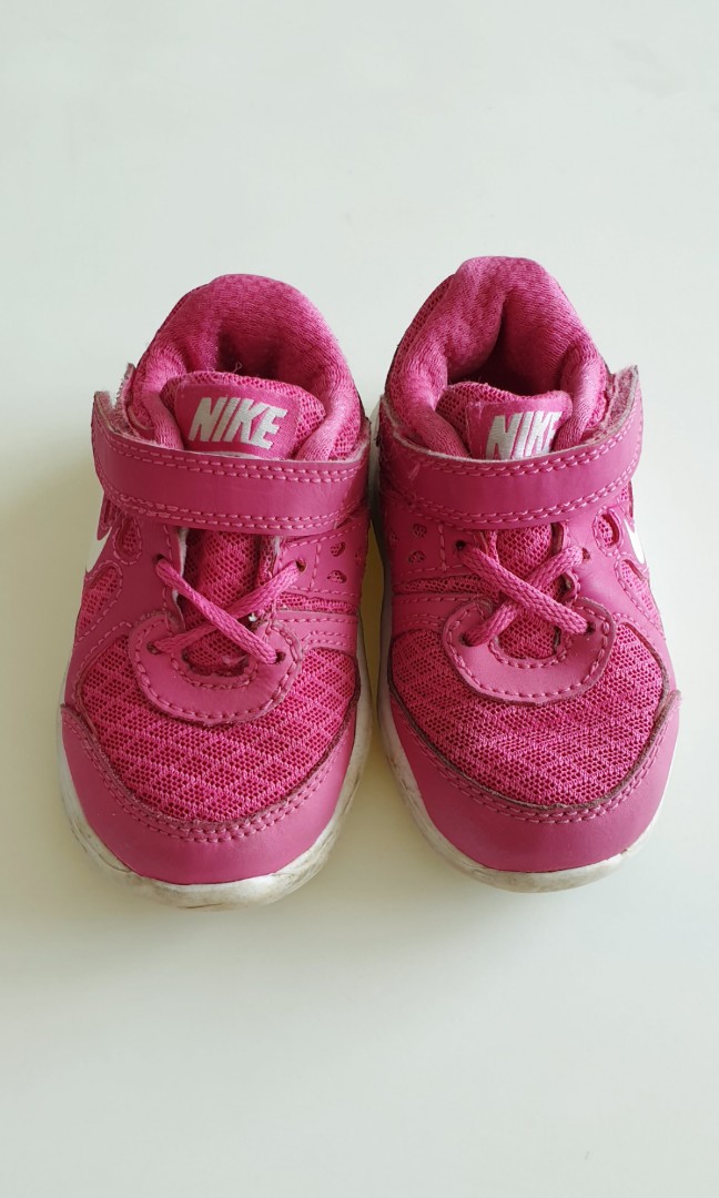 pink nike shoes for boys