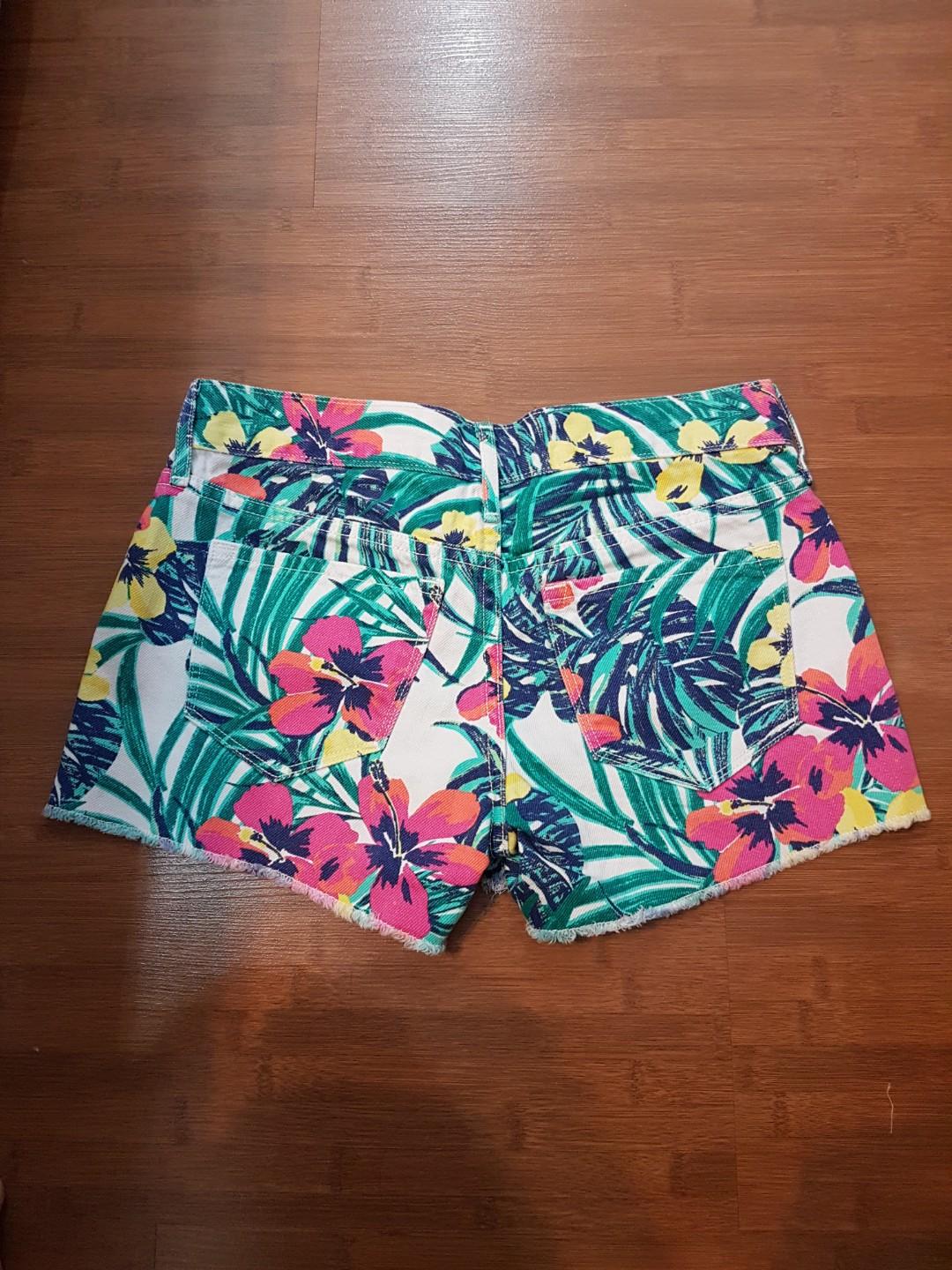 On Old Navy Diva Floral Denim Jeans Shorts Women S Fashion Clothes Pants Jeans Shorts On Carousell