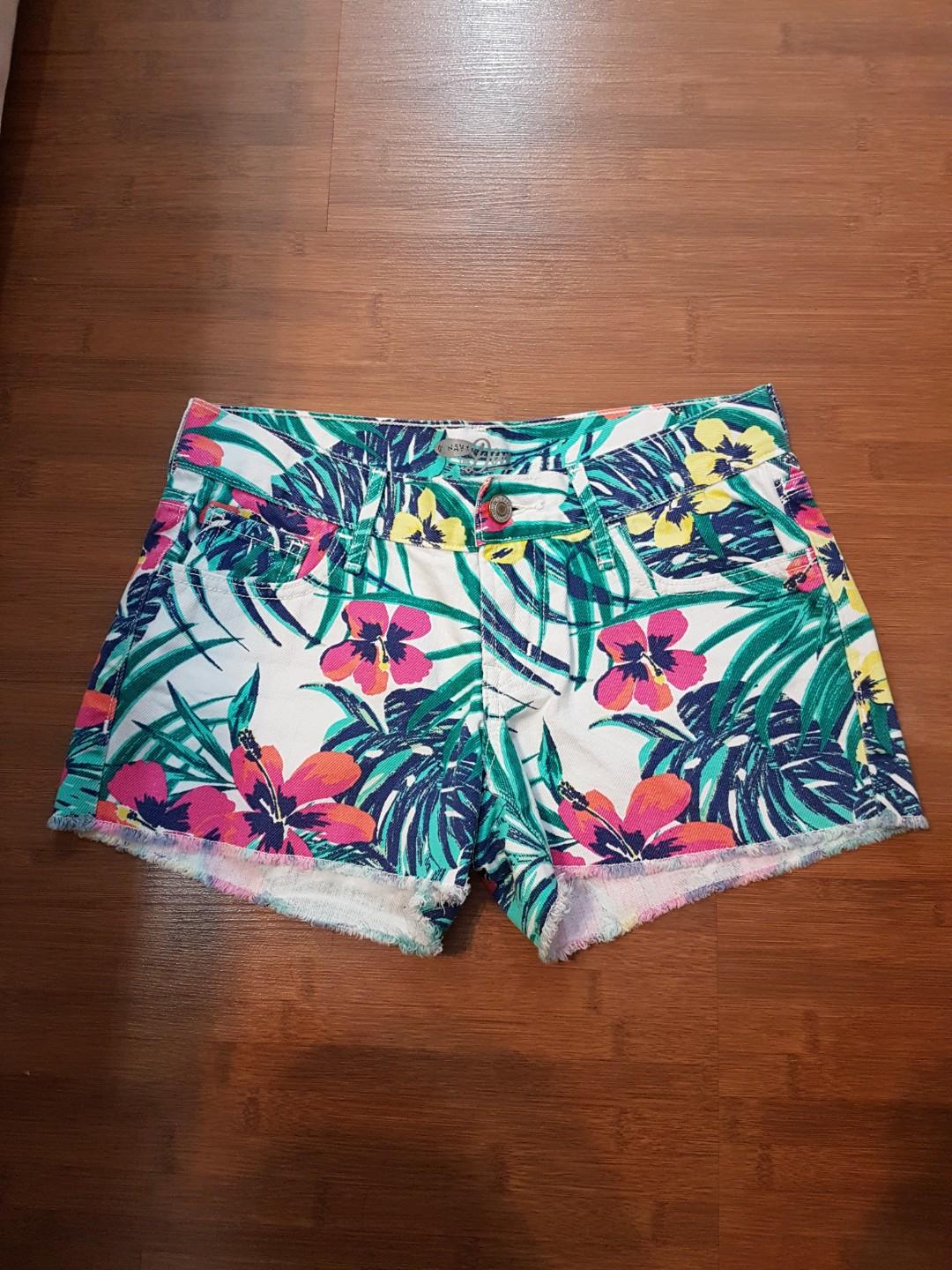 On Old Navy Diva Floral Denim Jeans Shorts Women S Fashion Clothes Pants Jeans Shorts On Carousell