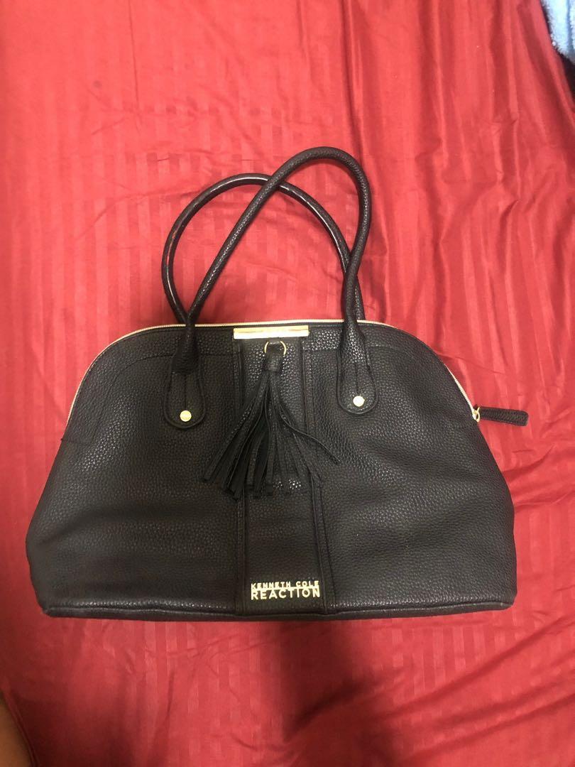 Preloved Kenneth Cole Bag (Category: Cross-body Bags) located in Mandaluyong City. Submitted by dynesd (Listing ID 223431593, Image 1). Description: Preloved VGUC Repriced from 800 to 600.