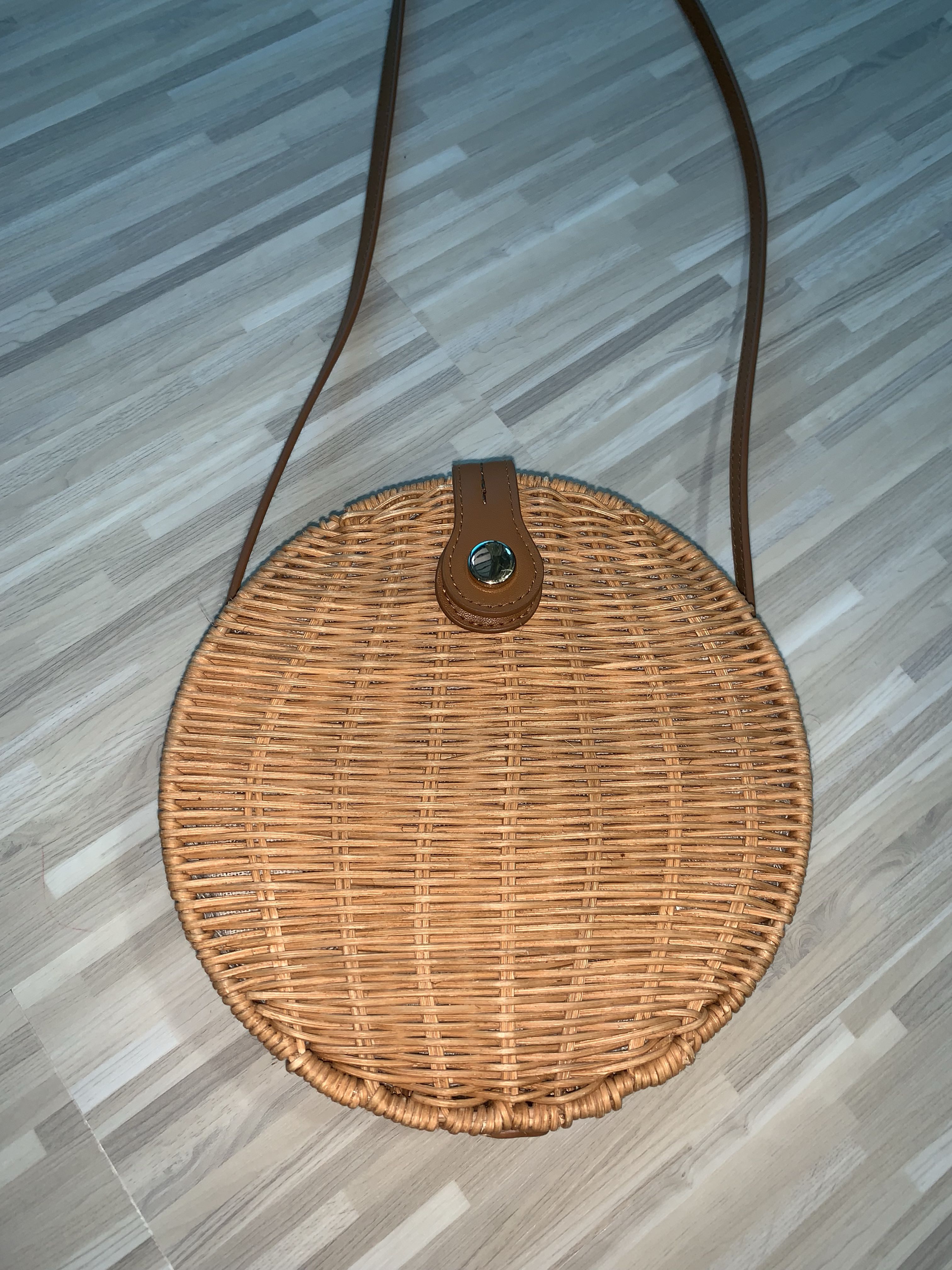 round raffia crossbody bag