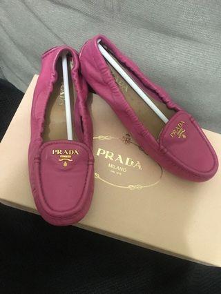 Prada粉色便鞋